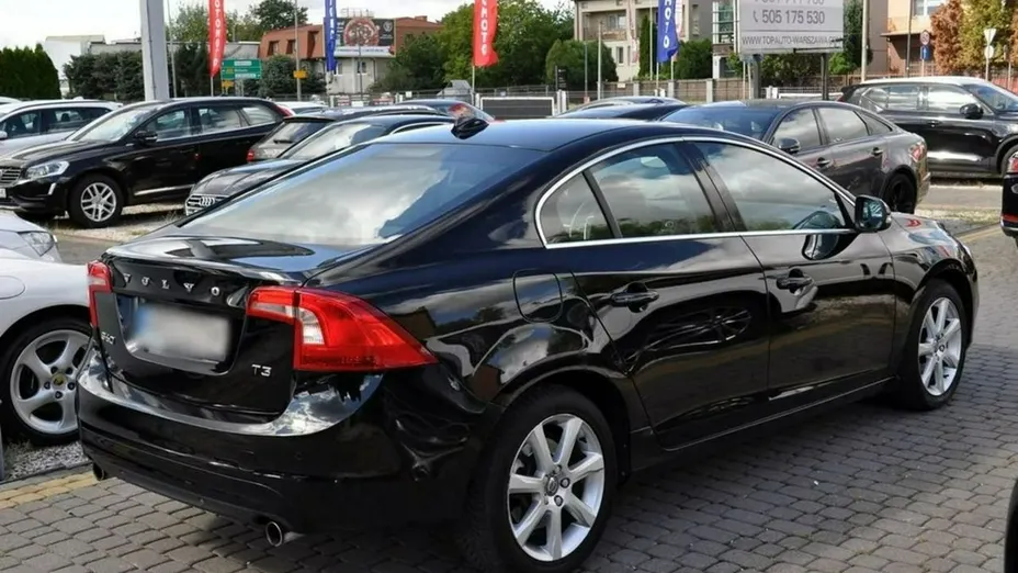 VOLVO S60 -