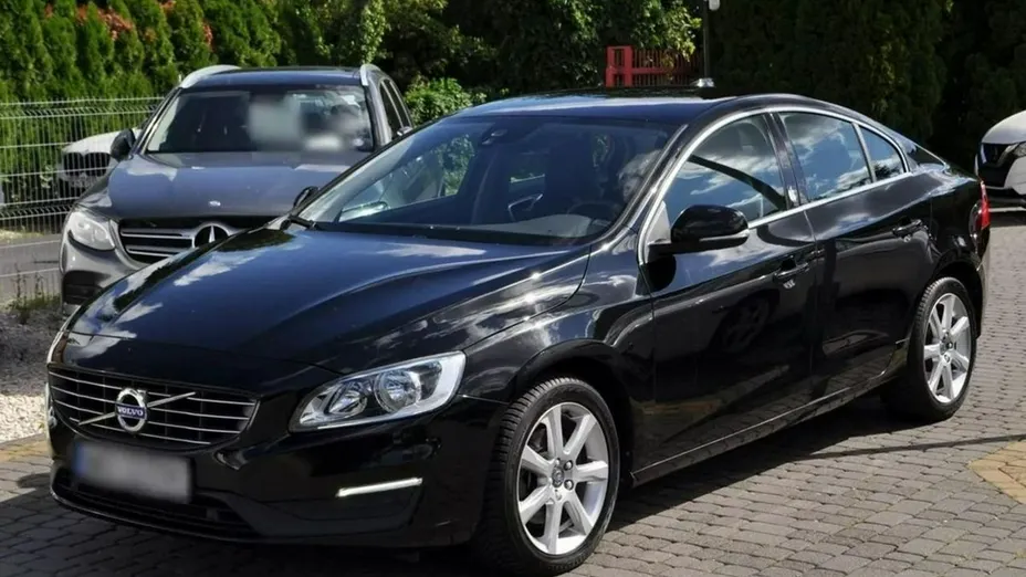 VOLVO S60 -