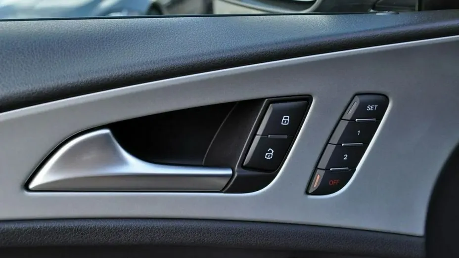 AUDI A6 -