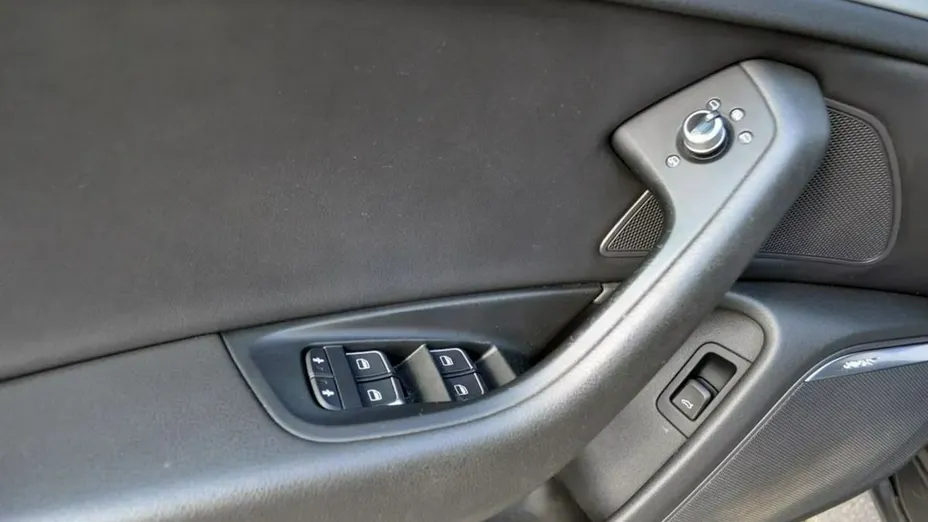 AUDI A6 -