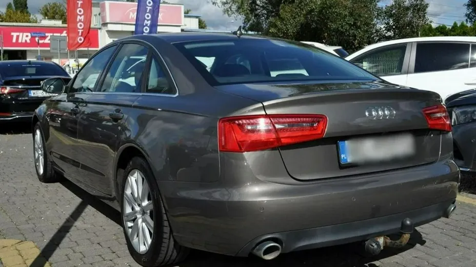 AUDI A6 -