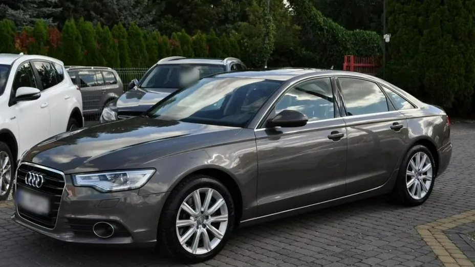 AUDI A6 -