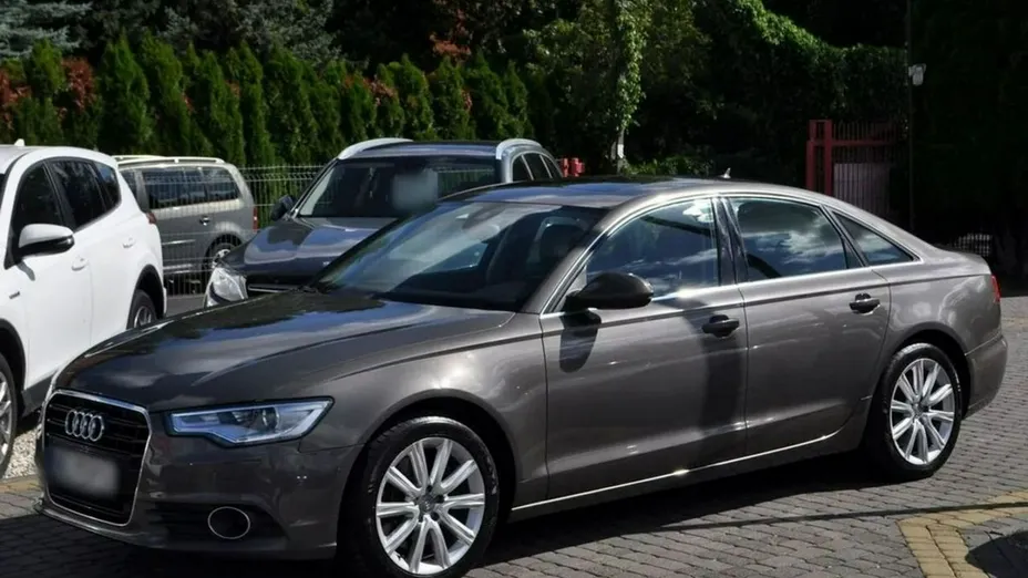 AUDI A6 -