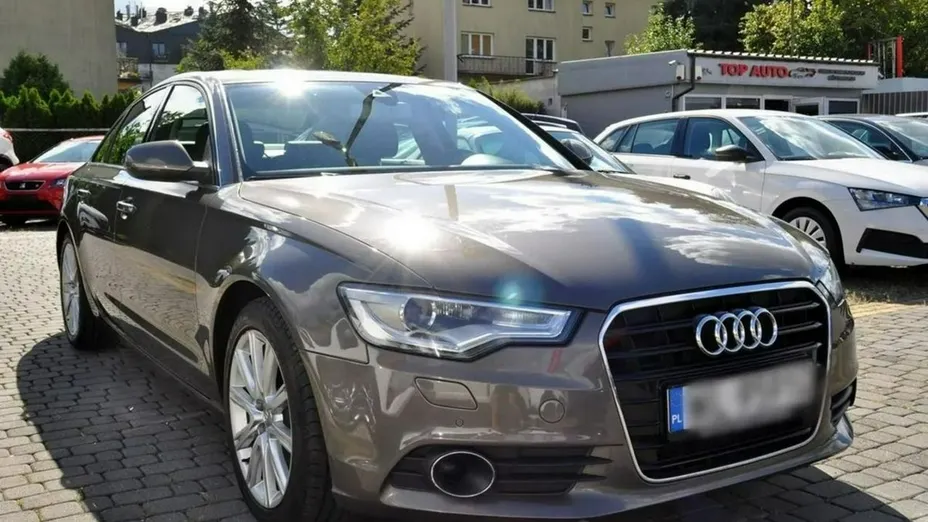 AUDI A6 -