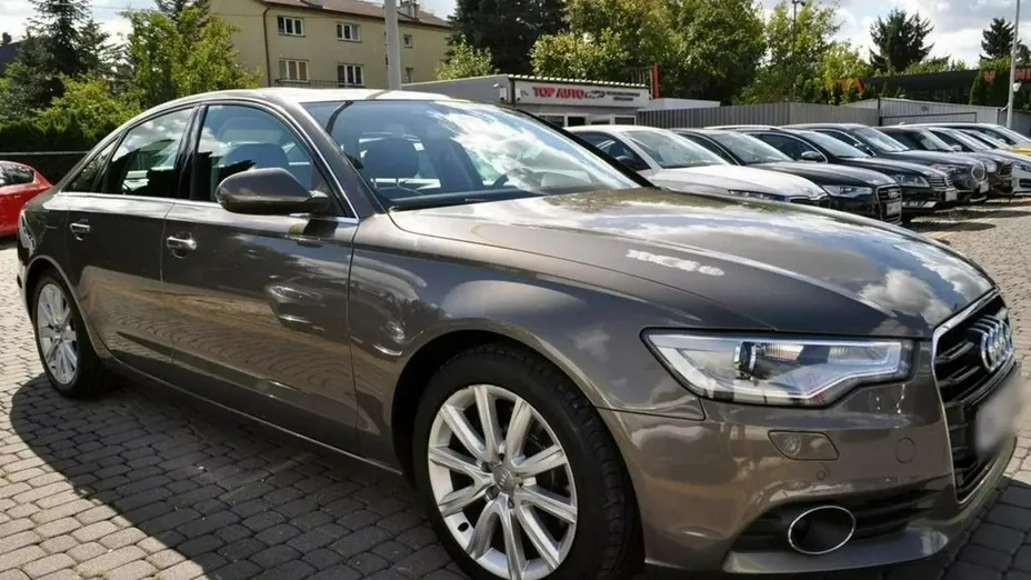 AUDI A6 -