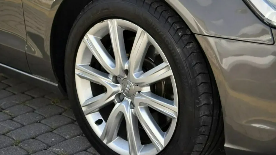 AUDI A6 -