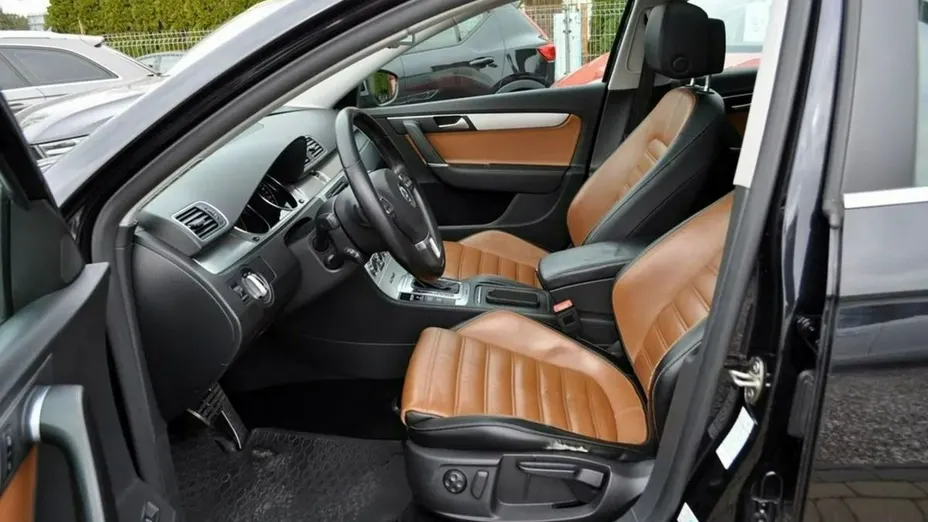 VOLKSWAGEN Passat -