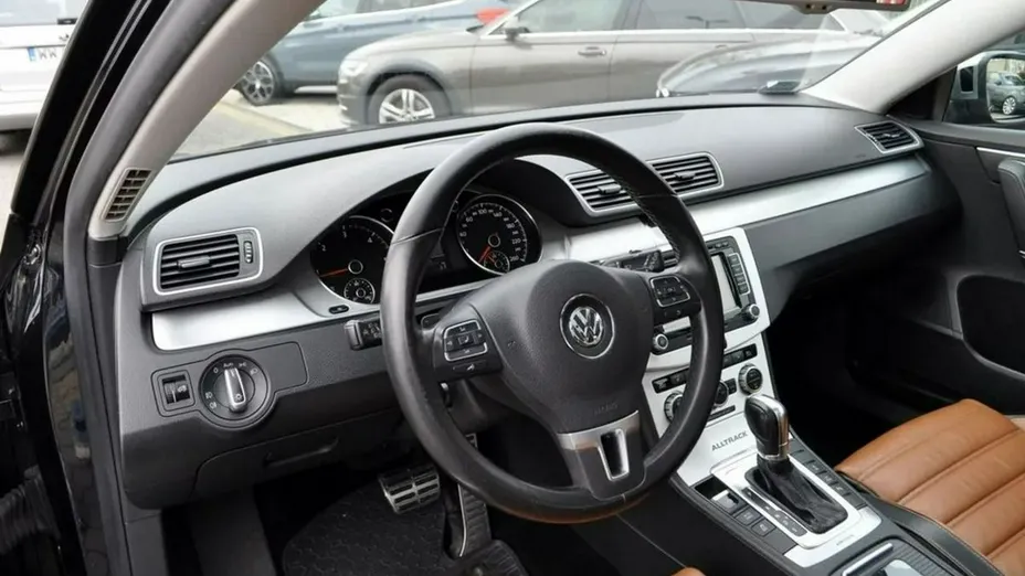 VOLKSWAGEN Passat -