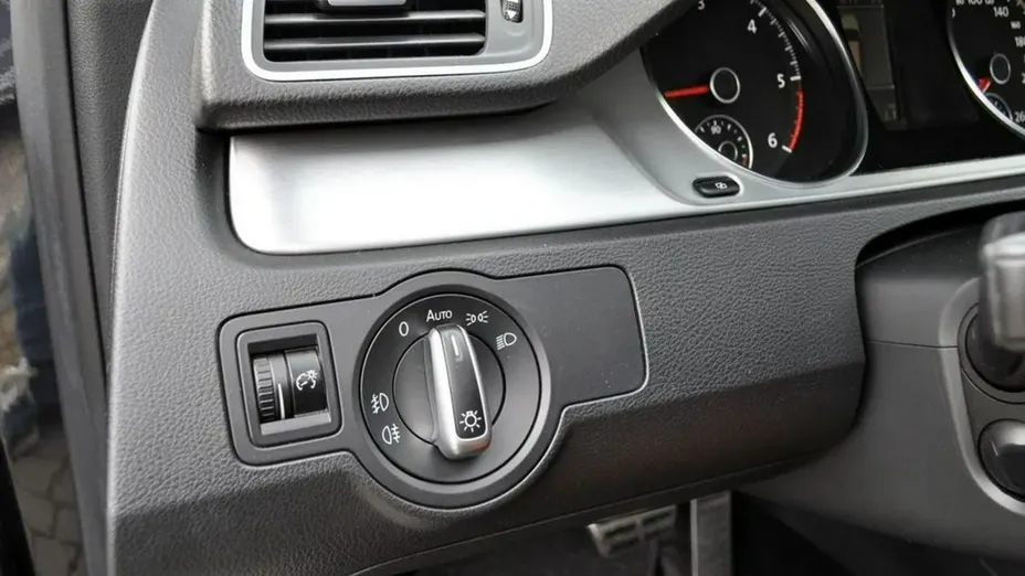 VOLKSWAGEN Passat -