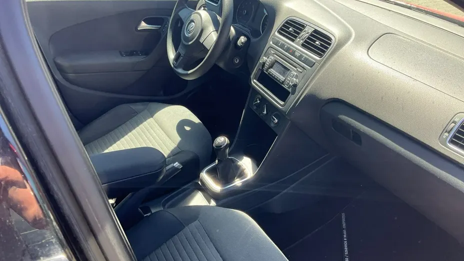 VOLKSWAGEN Polo -