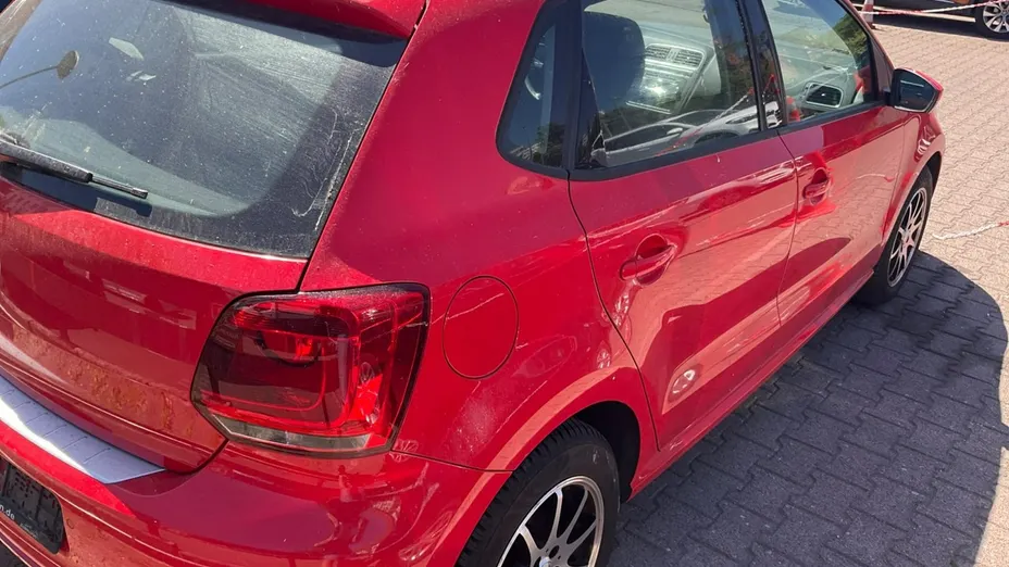 VOLKSWAGEN Polo -
