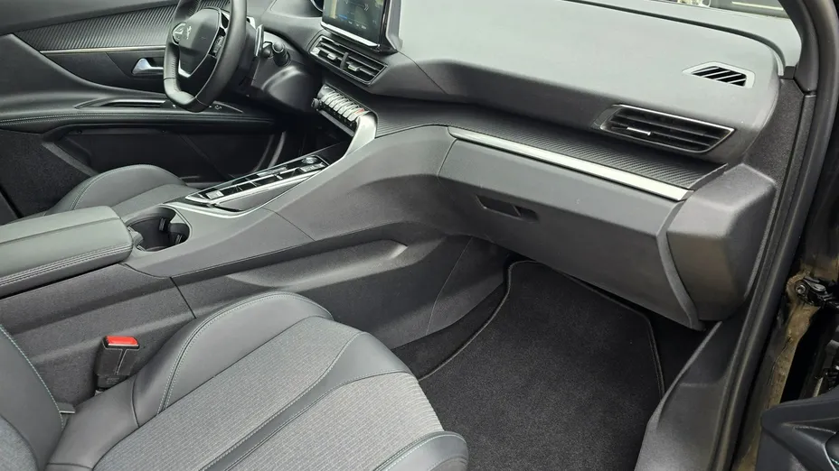 PEUGEOT 3008 -