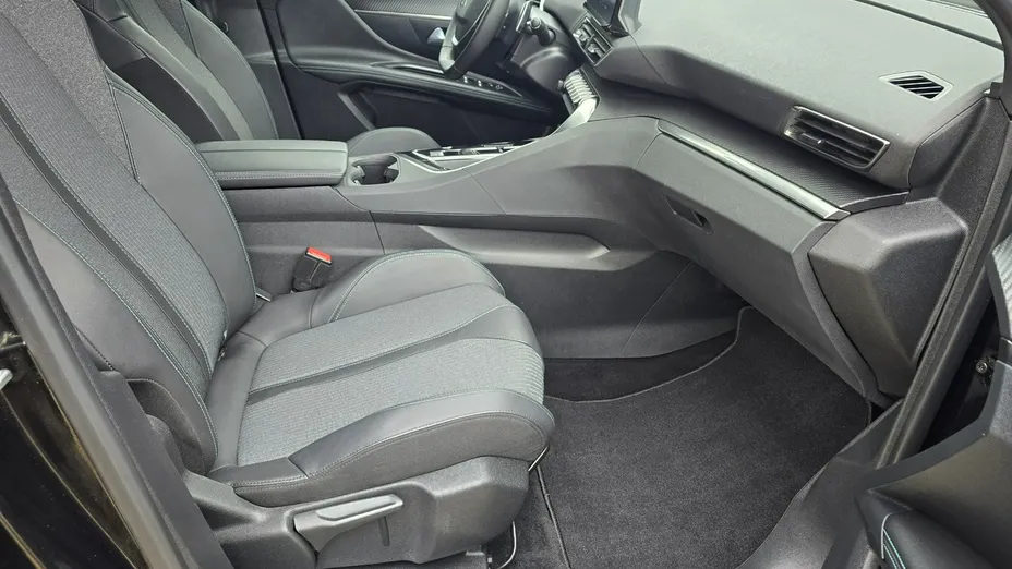 PEUGEOT 3008 -