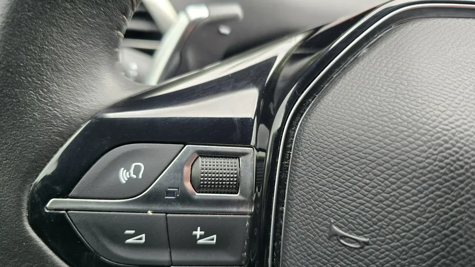 PEUGEOT 3008 -