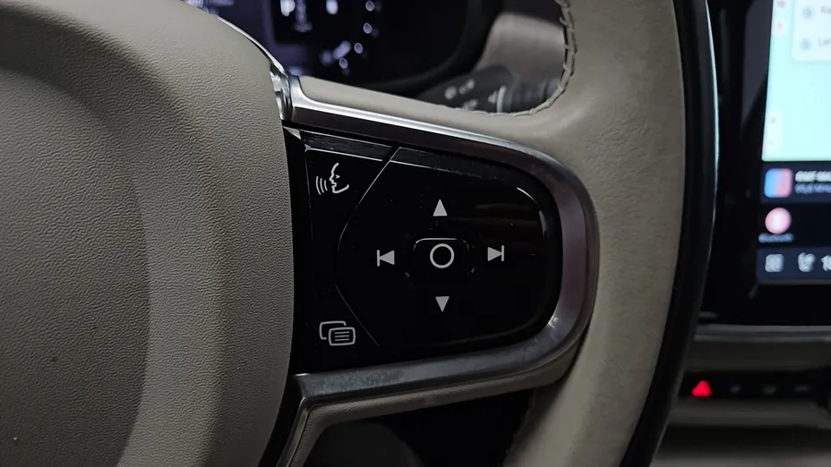 VOLVO S90 -