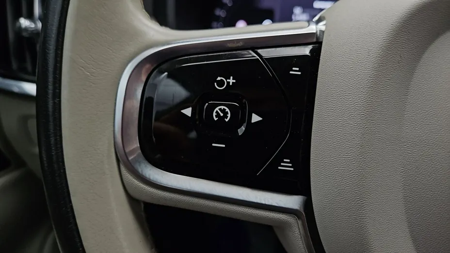 VOLVO S90 -
