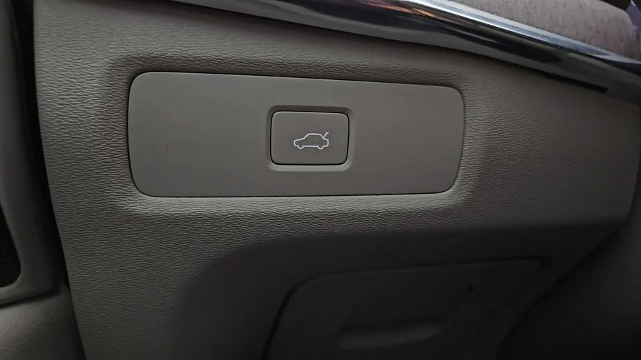 VOLVO S90 -