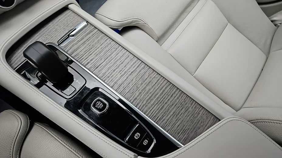 VOLVO S90 -