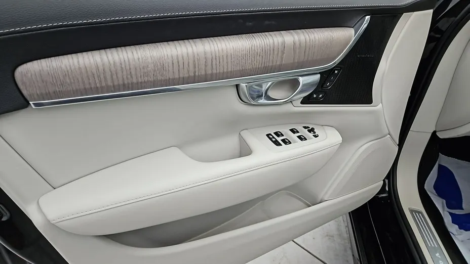 VOLVO S90 -