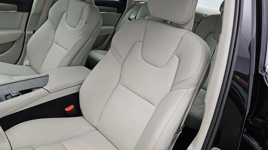 VOLVO S90 -