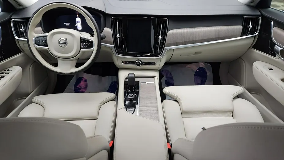 VOLVO S90 -
