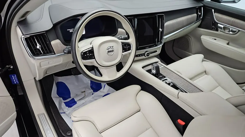 VOLVO S90 -