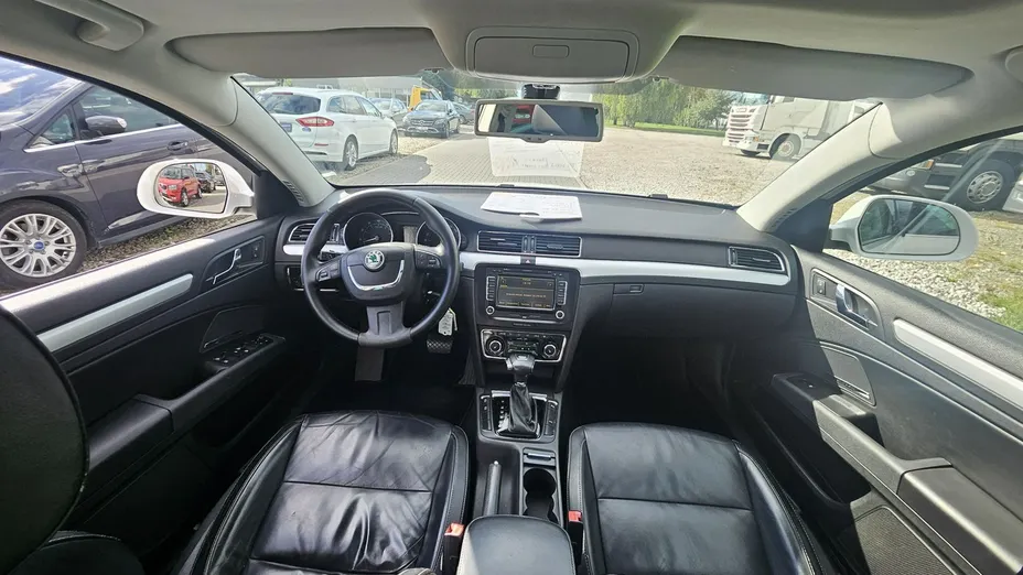 SKODA Superb -