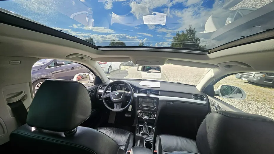 SKODA Superb -
