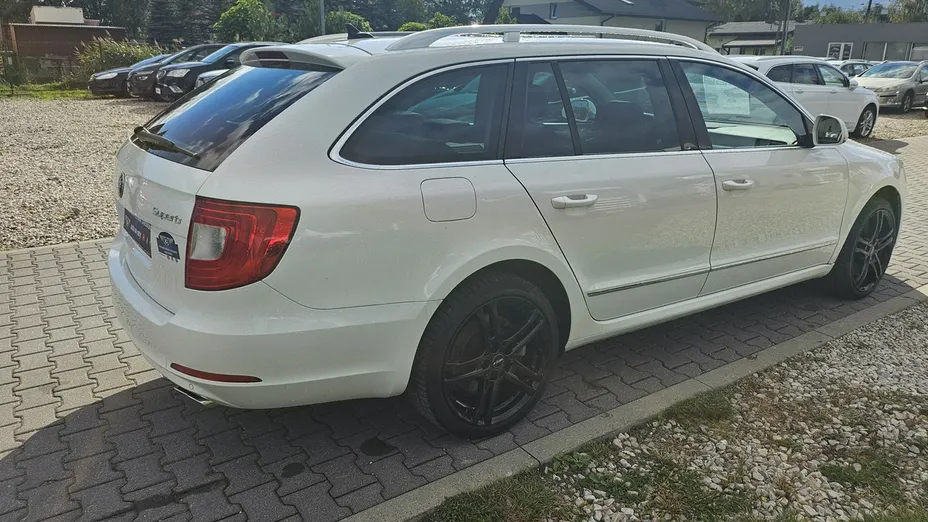 SKODA Superb -