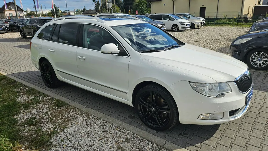 SKODA Superb -