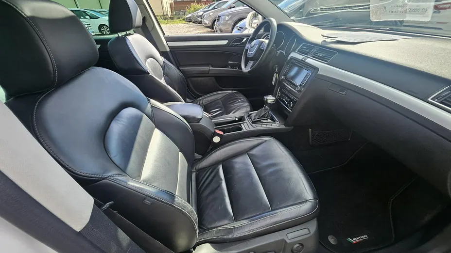 SKODA Superb -