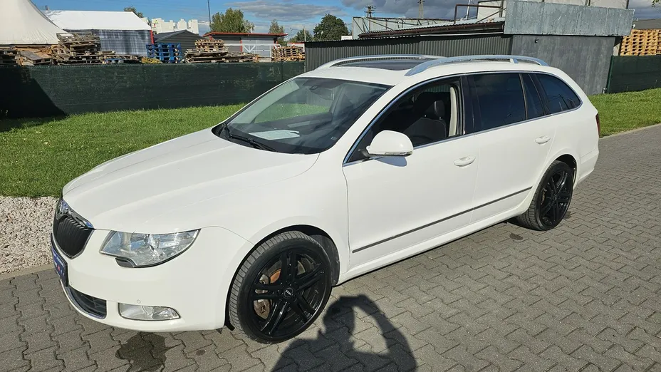 SKODA Superb -
