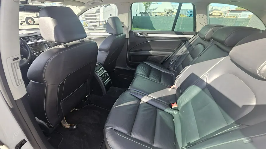 SKODA Superb -