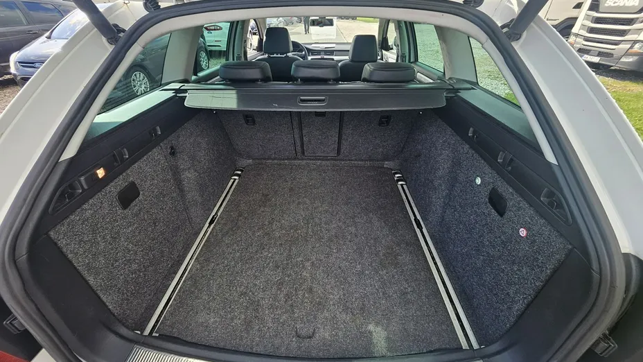 SKODA Superb -
