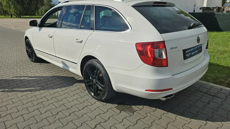 SKODA Superb -