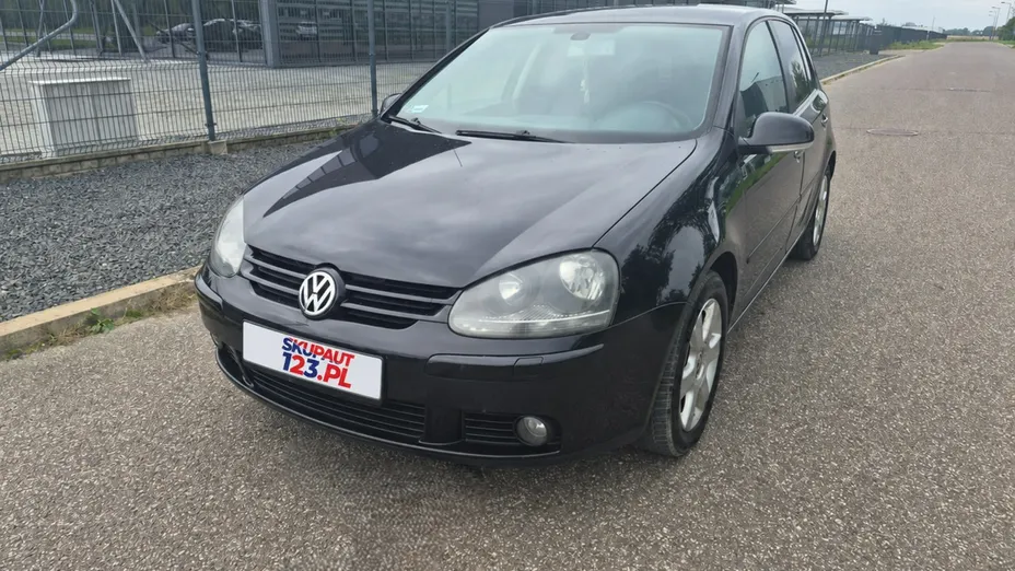 VOLKSWAGEN Golf -