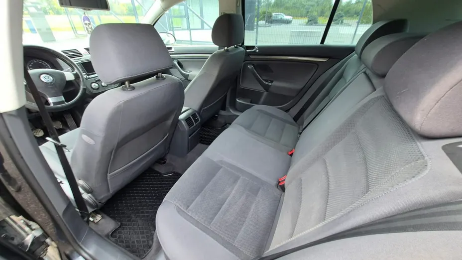 VOLKSWAGEN Golf -