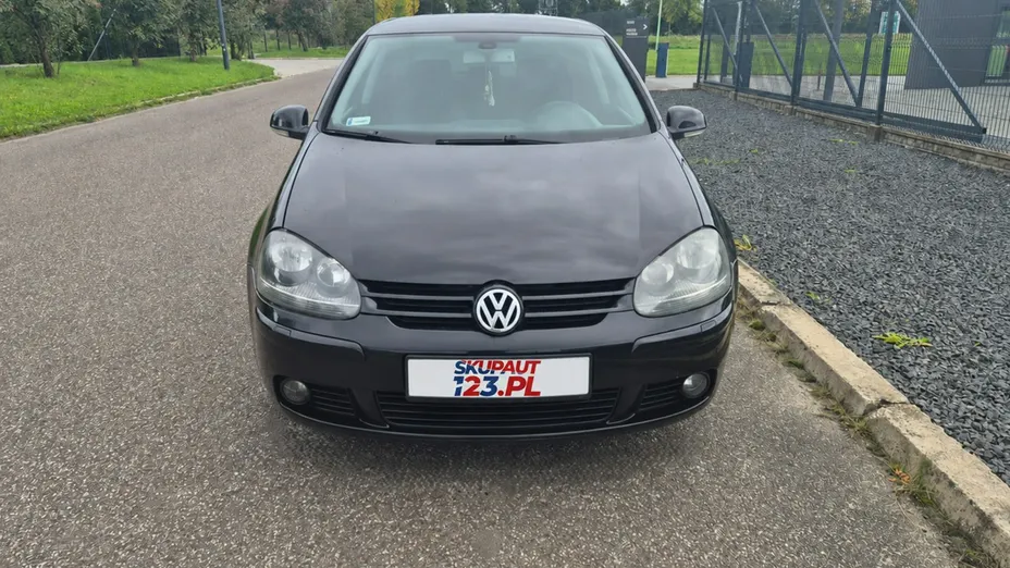 VOLKSWAGEN Golf -