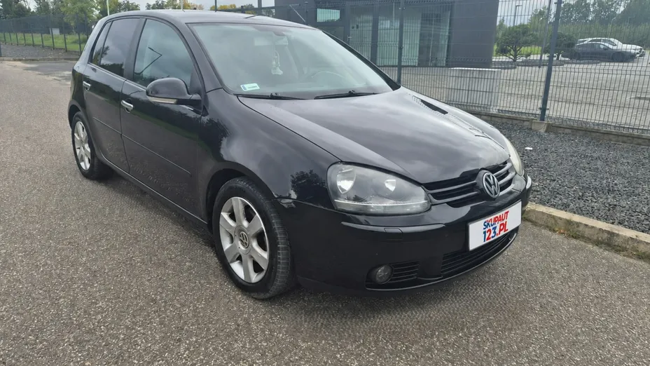 VOLKSWAGEN Golf -