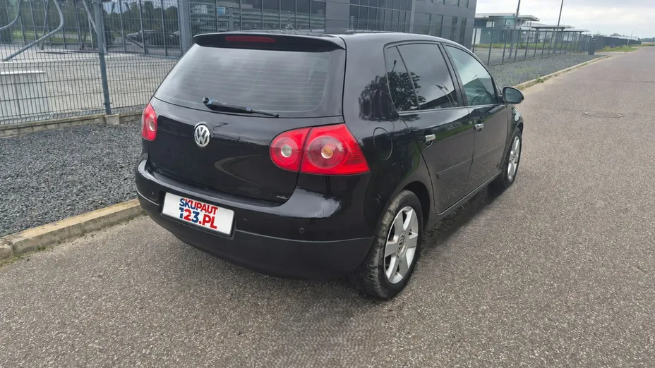 VOLKSWAGEN Golf -