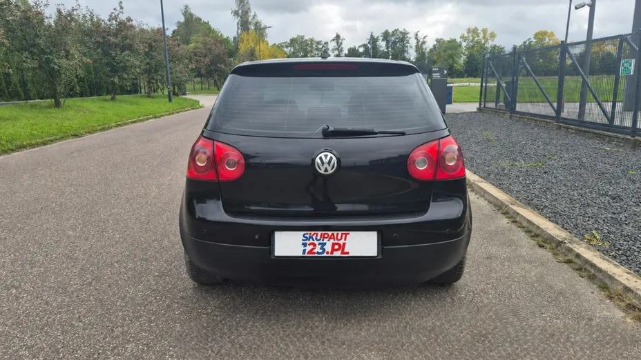 VOLKSWAGEN Golf -