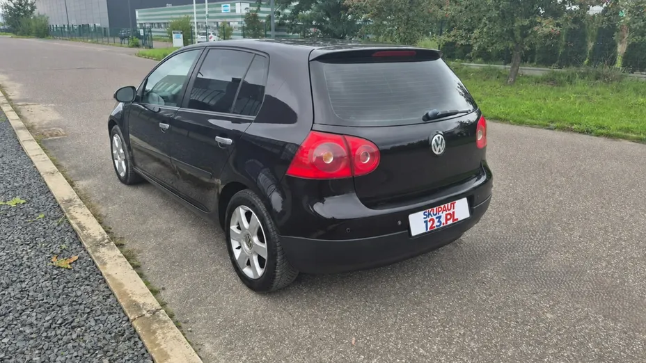 VOLKSWAGEN Golf -