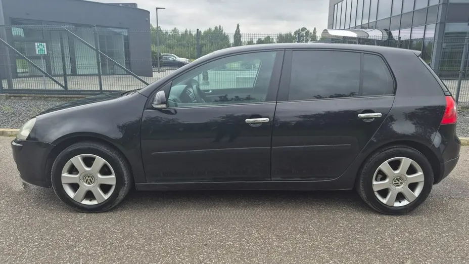 VOLKSWAGEN Golf -