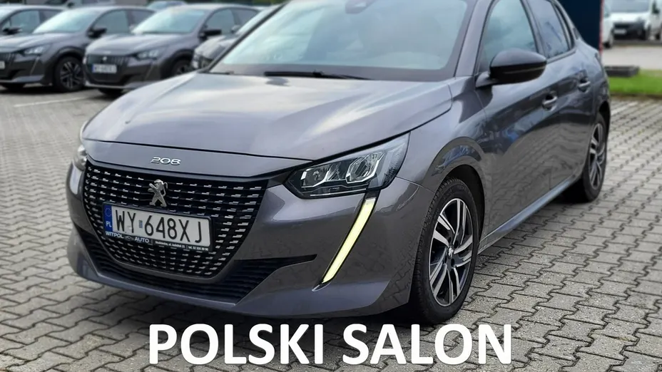 PEUGEOT 208 -