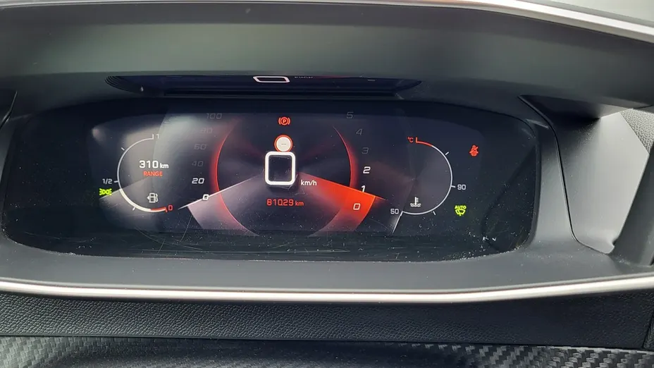 PEUGEOT 208 -
