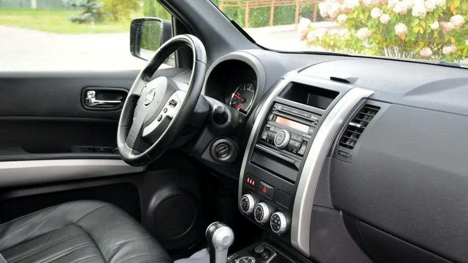 NISSAN X-Trail -