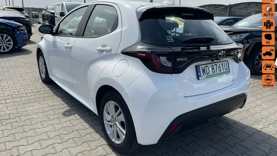 TOYOTA Yaris -
