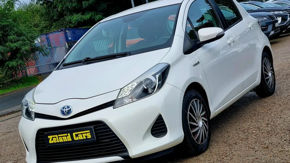 TOYOTA Yaris -
