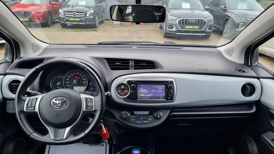 TOYOTA Yaris -