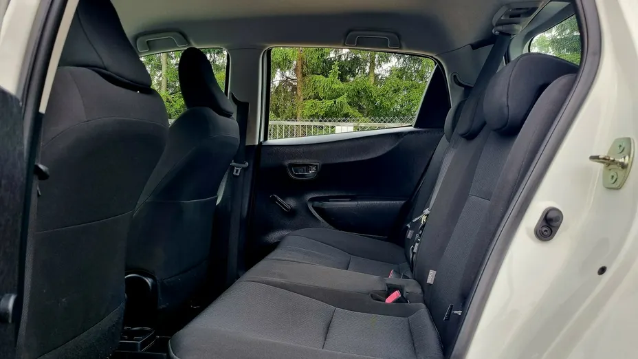 TOYOTA Yaris -